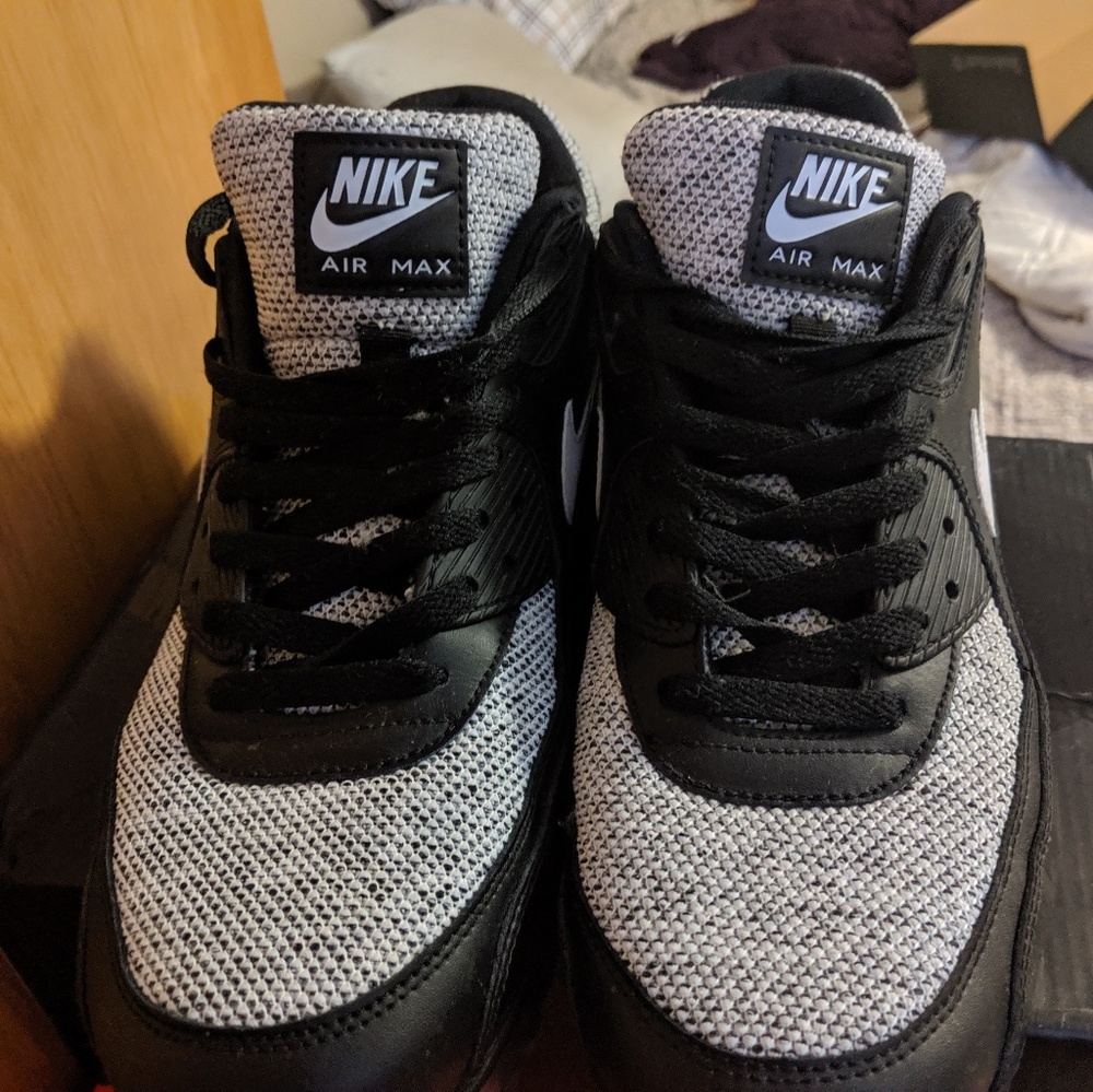 Shoes - Picture 2 of 4